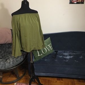 Bell sleeve off shoulder top Boohoo size 6